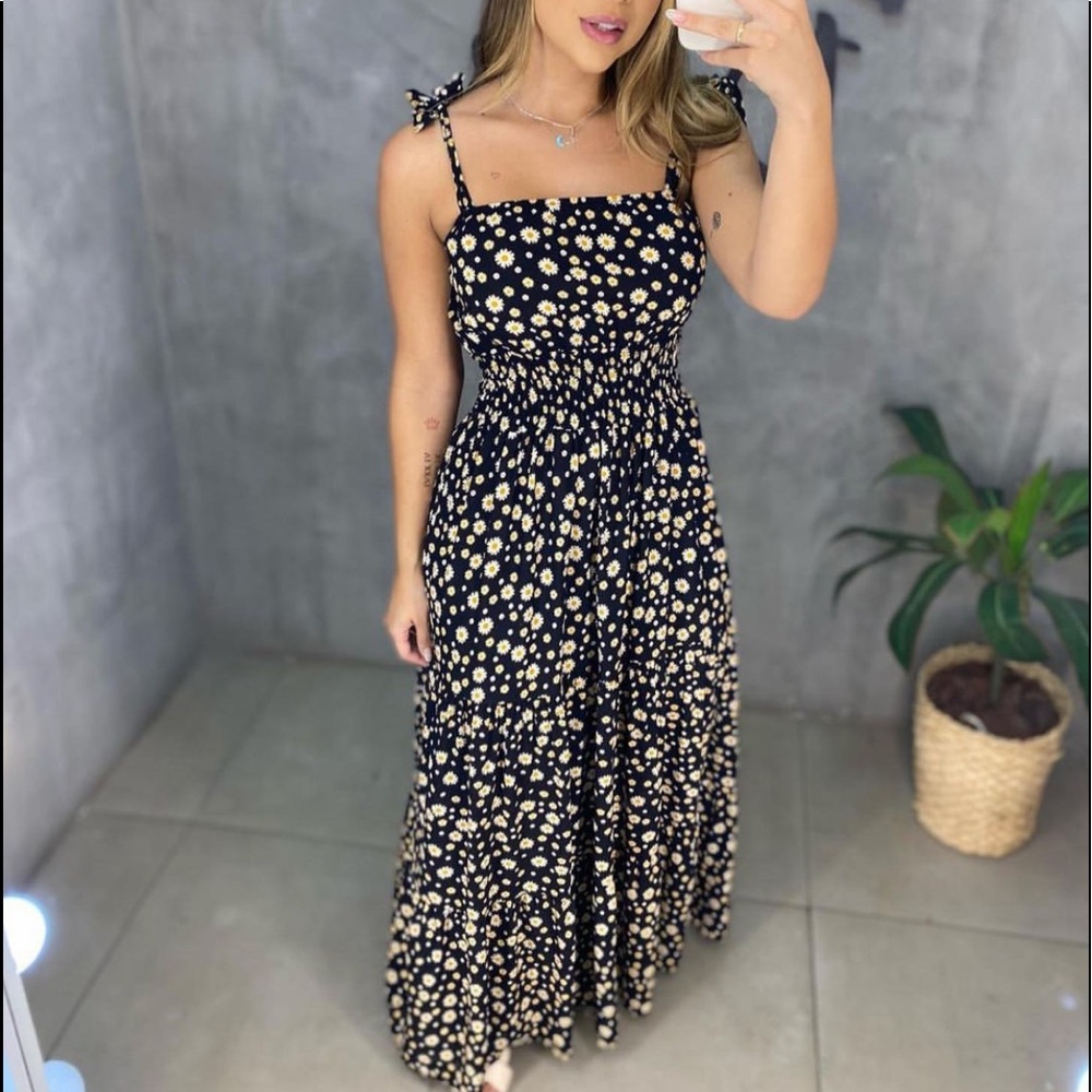 Beautiful black w/daisies Dress **NEW**